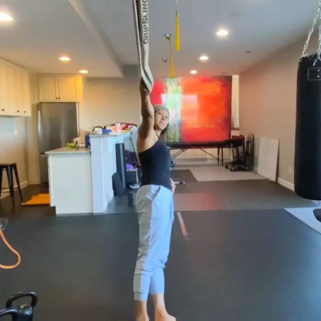 Smooth mobility work by @wildhairdontcare focusing on the shoulders and rotator cuff 🔥🔥🔥

@wildhairdontcare Love the controlled movements, Allison! Awesome technique anchoring your wrists with those standing rows 💪🏼🤙🏼