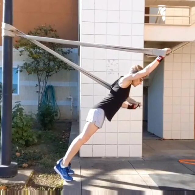 Awesome outdoor workout by @md_lewis_in_cali 💪🏼💪🏼

@md_lewis_in_cali Perfect gym with a view! Thanks for sharing all the great workouts, Melissa!!

Full video 👉🏼 @md_lewis_in_cali