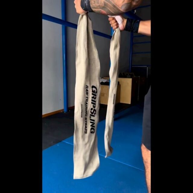 Grip hack courtesy of @galanias_sw

“Here’s a tip that will help you strengthen your grip:

Hang these @gripsling training straps to your bar set up and watch how quickly your grip improves.

One arm pull-ups, front levers and rows will greatly benefit from this Implementation. Active to passive hangs and other simple hanging exercises suddenly add more intensity to your training ✊🏽”

🎥 @fabiandiaz_sm
📍 @saturnomovement
🔊 Houseofhustling • You can do what you put your mind to