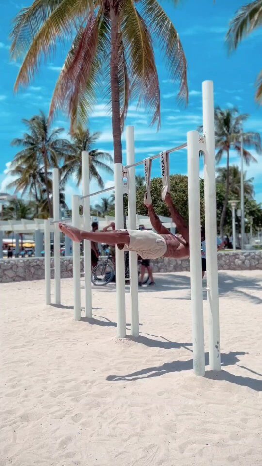 Smooth work courtesy of @swiss_dabody101 enjoying that Miami sunshine ☀️

@swiss_dabody101 Looking STRONG! Thanks for sharing all the great training!!